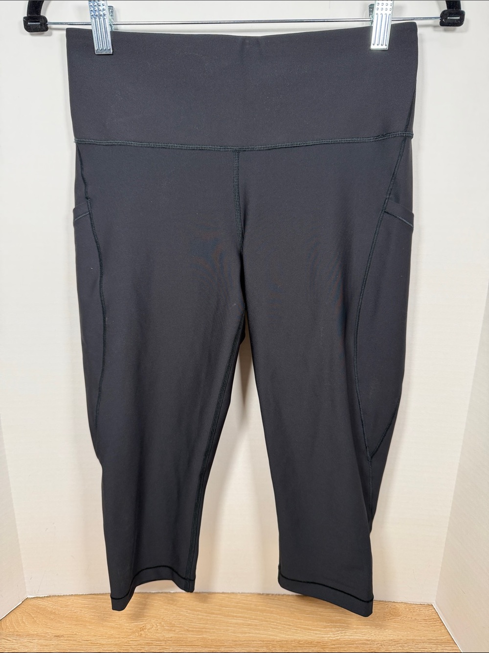 ATHLETA Women’s Interval Stash Capri, size MP
